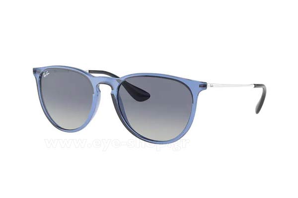 Emma Roberts wearing sunglasses Rayban ERIKA 4171